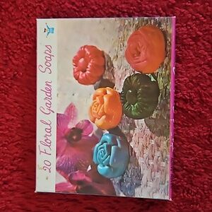 Vintage 1971 20 floral garden soap